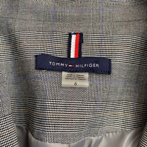 Tommy Hilfiger iconic blazer with silver embellishments. - Picture 13 of 17